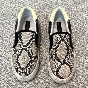 🟢 Steven Steve Madden ADDIS Leather Slip On Sneakers Shoes Snake Print 6